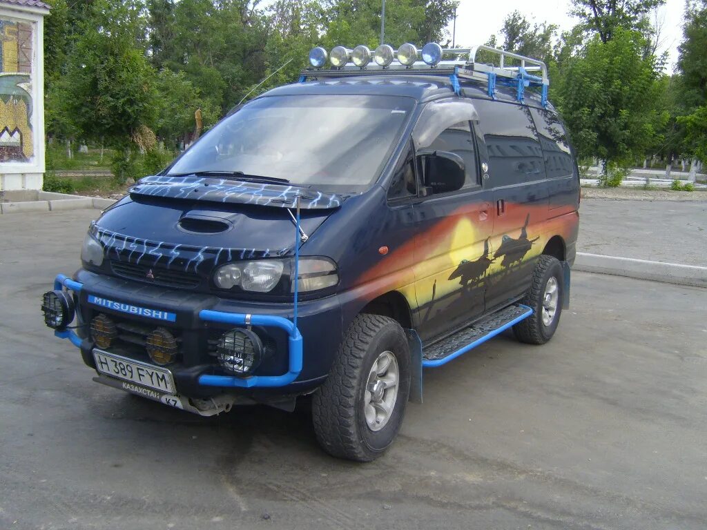 Mmc delica. Митсубиси Делика 4х4. Митсубиси Делика 4х4 1997. Mitsubishi Delica l5. Мицубиси Делика l500.