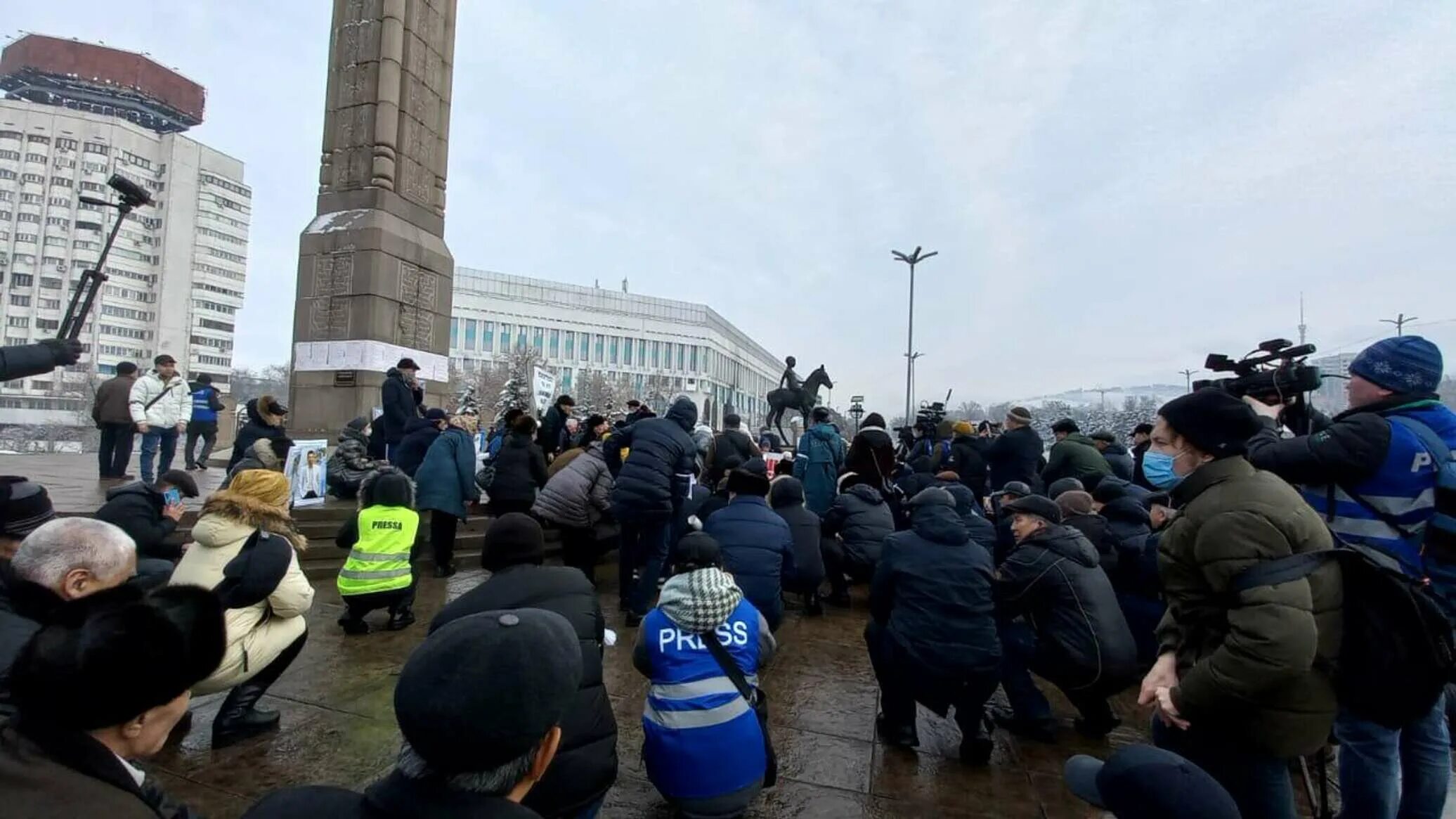 Алматы митинг 2022. Январская трагедия Казахстана. Январские события в Алмате. Алматы 2024 митинг. Митинг убили