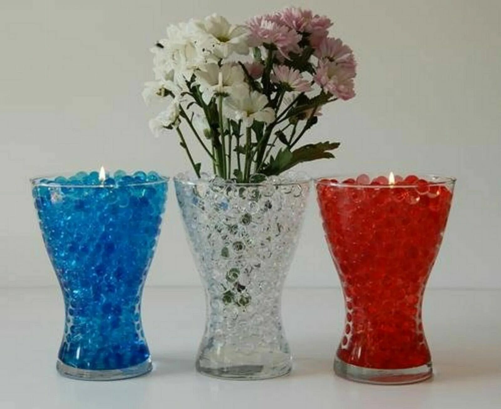 Вазочка для цветов. Стеклянные вазы для декора. Наполнение для вазы. Декор вазы для цветов.