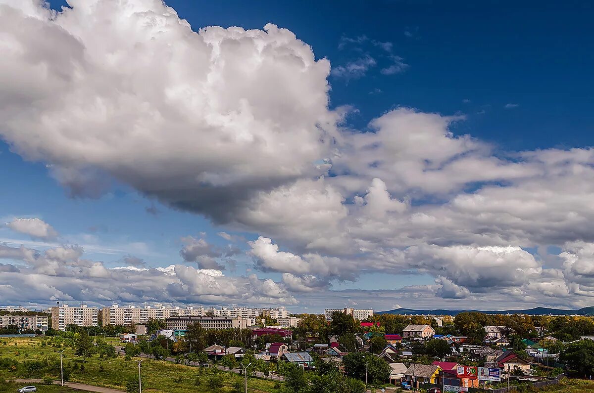 Город плывущих облаков. Облака над городом. Облачность над городом. Тучи над городом. Облачность в городе.