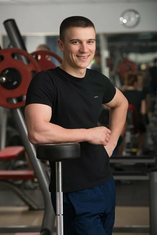 Тренер обучение нижний новгород. Баширов азымжан. Курсы фитнес тренера. International fitness school обучение. Тренер по фитнесу мужчина.