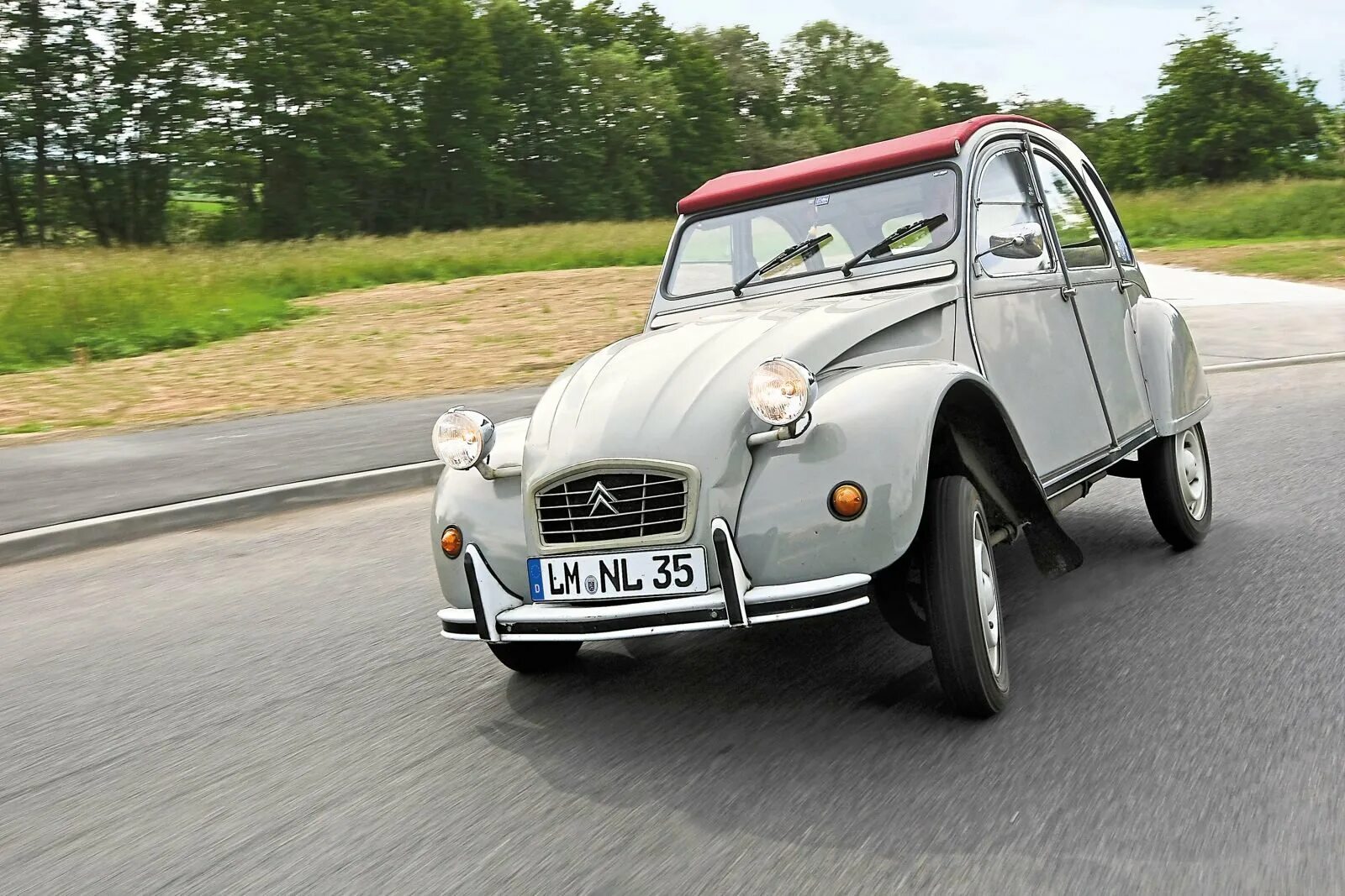 Citroen 2cv 1948. Старинный ситроен ds19. Citroen 2 cv, 1986. Ситроен 2cv 1939. Citroen 2cv 2022.