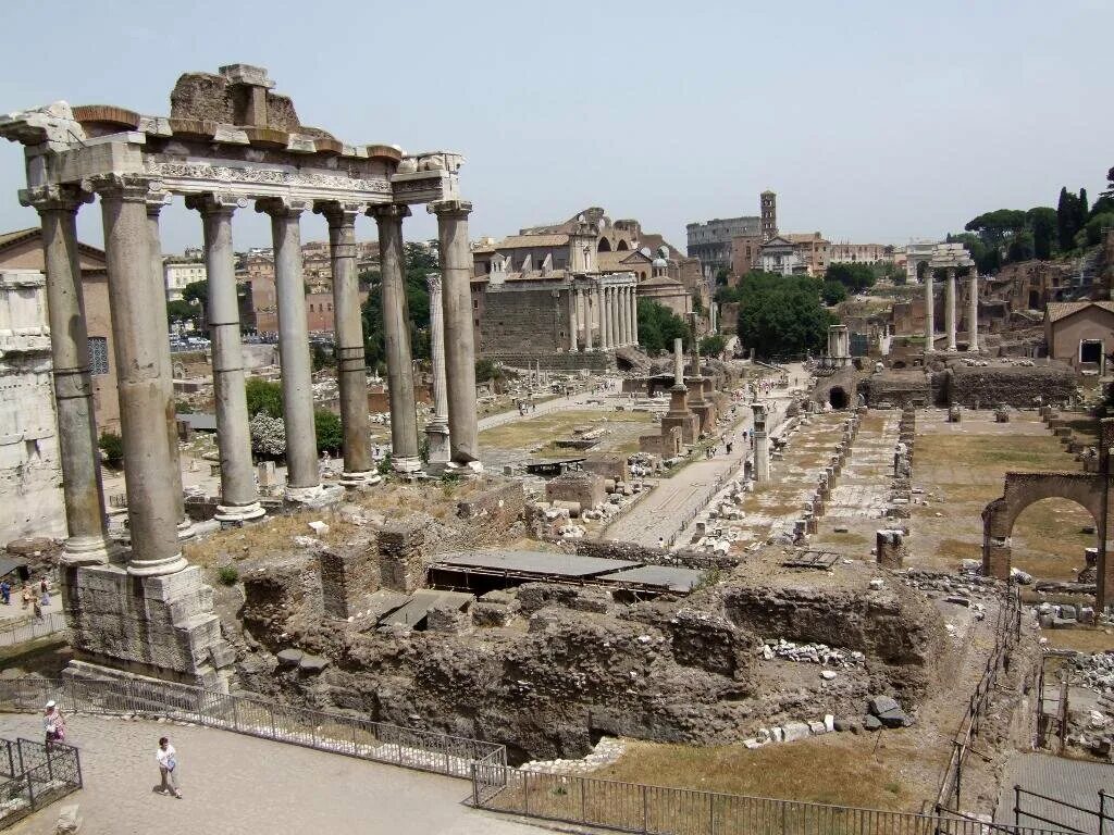 Руины Капитолия Рим. Циркус Рим развалины. Италия храм Сатурна. Развалины форума в Риме. Древний рим сейчас