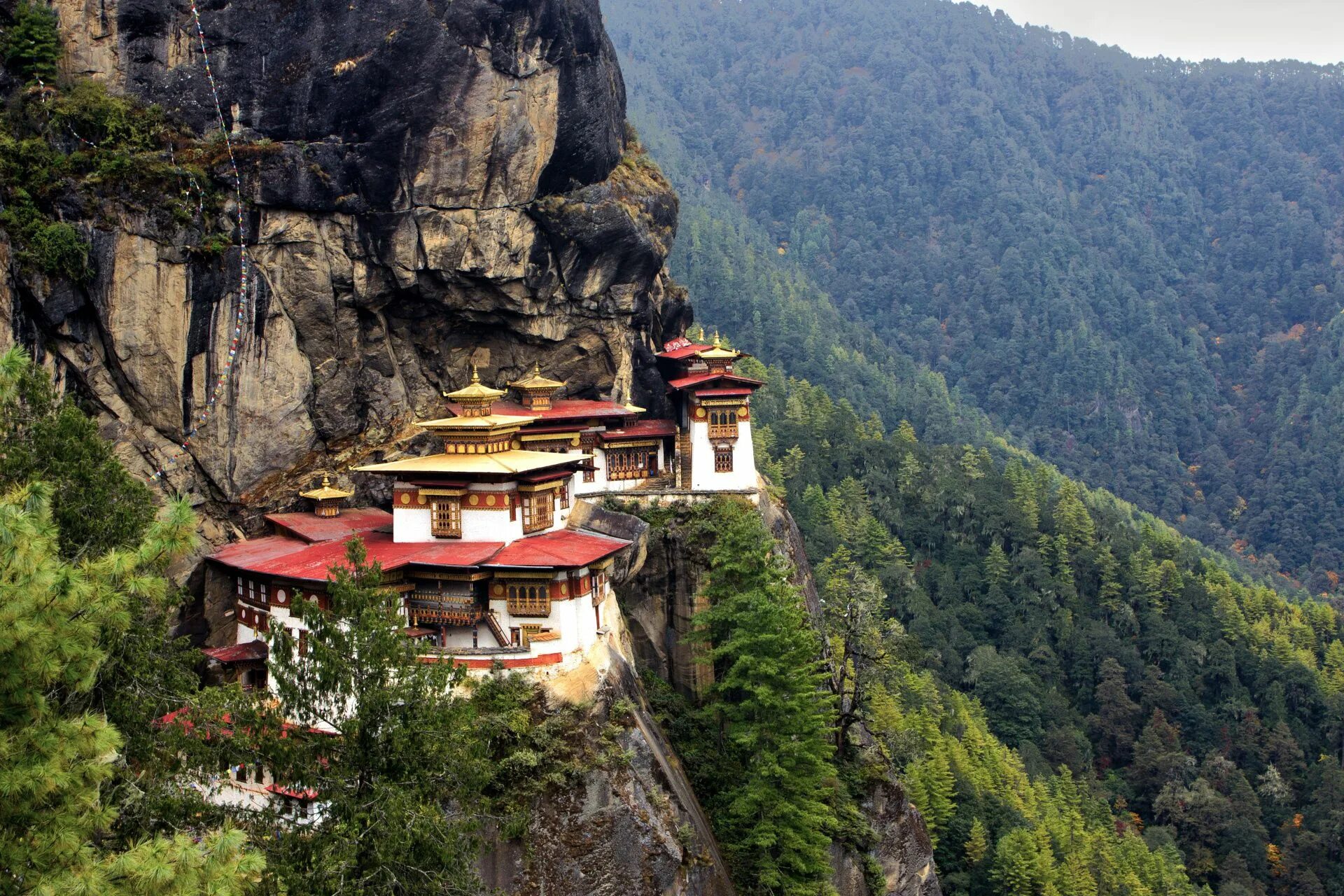 Бутан индия. Монастырь Такцанг-лакханг. Такцанг-лакханг бутан. Храм паро лакханг бутан. Монастырь Чакпори Тибет.