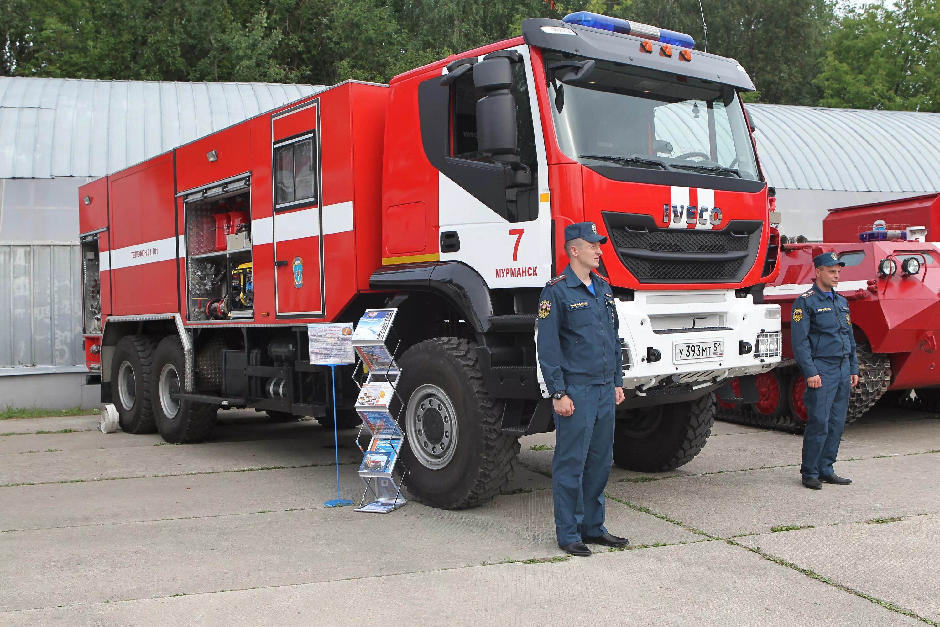 Машины МЧС России. Пожарные автомобили МЧС России. Автомобиль МЧС. Автомобиль пожарный многофункциональный.