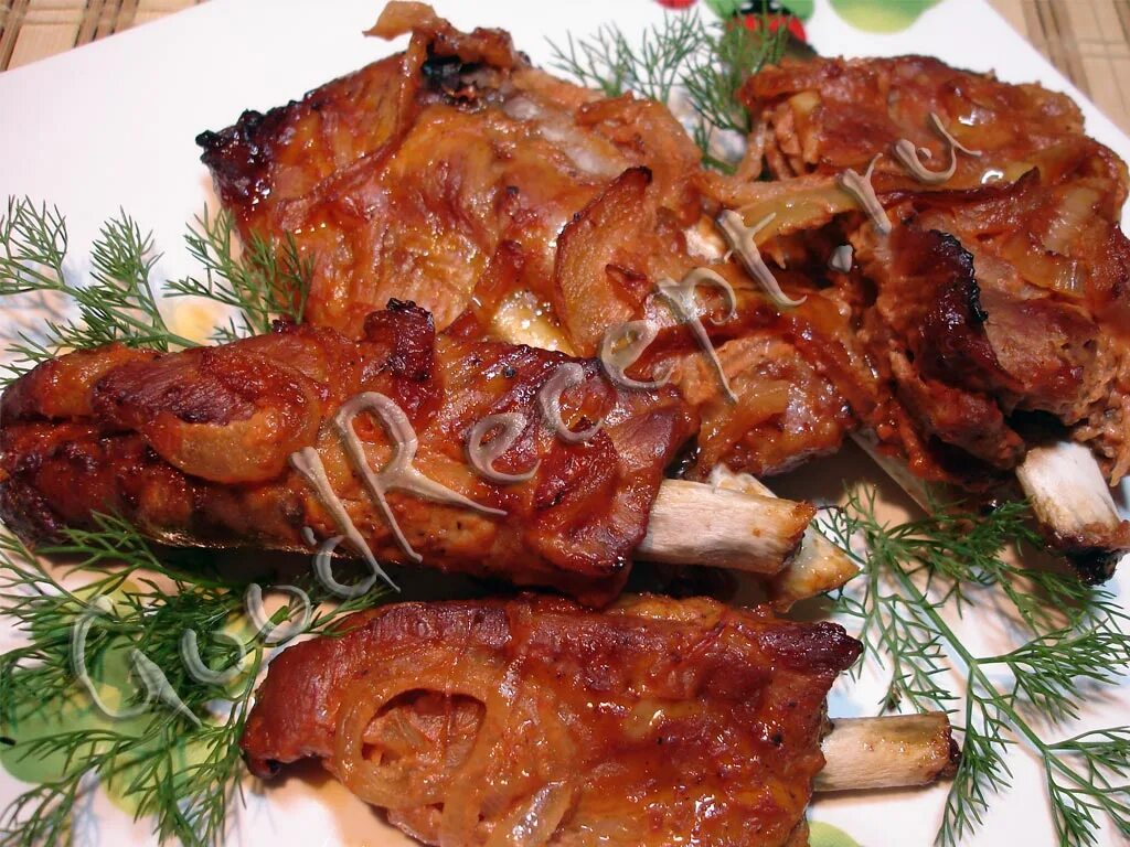 Свинина ребра. Вкусные ребрышки свиные. Свиные ребрышки bbq. Рёбрышки в фольге на углях. Ребрышки барбекю.