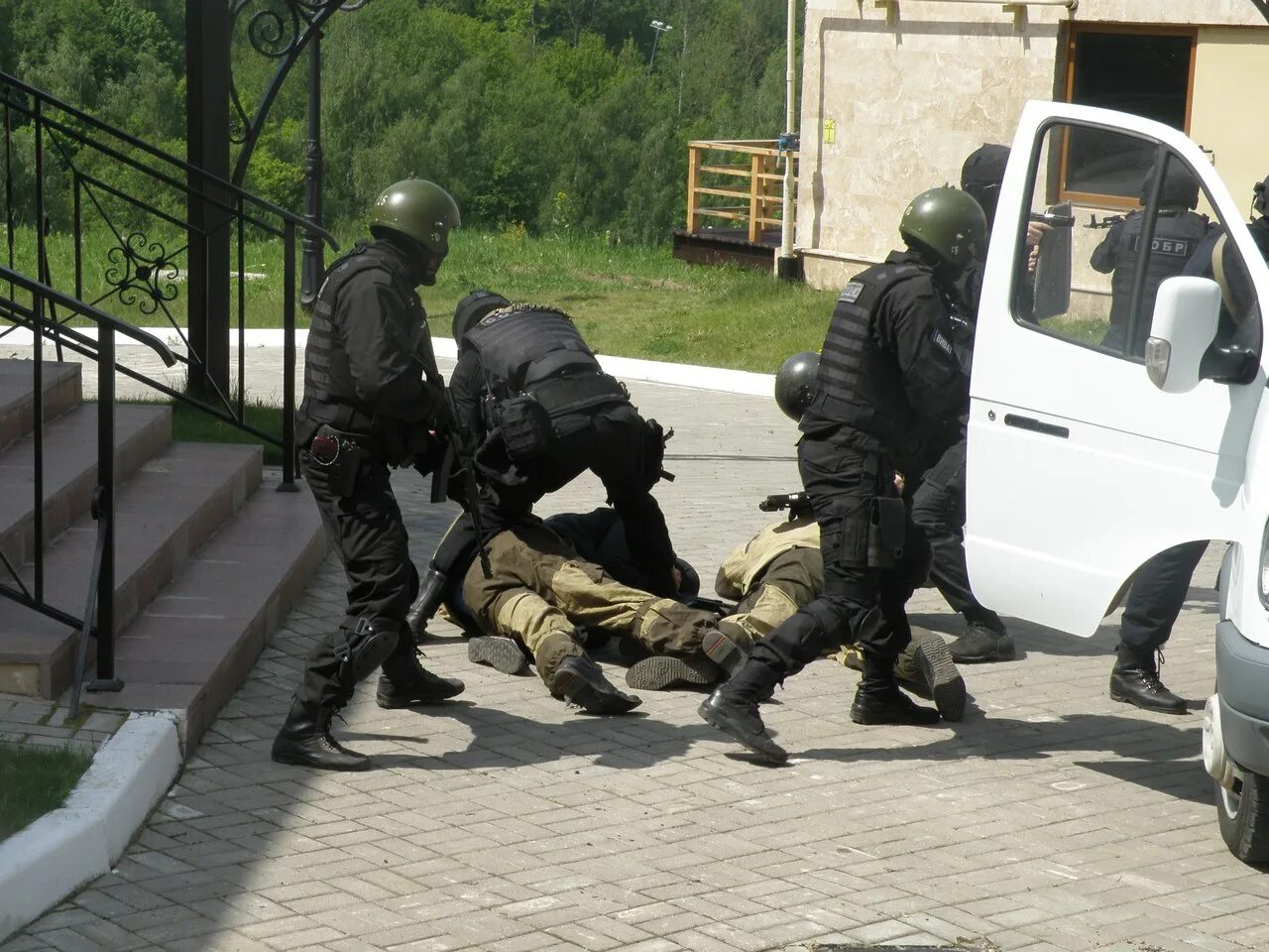 Захват живым. Освобождение заложников.