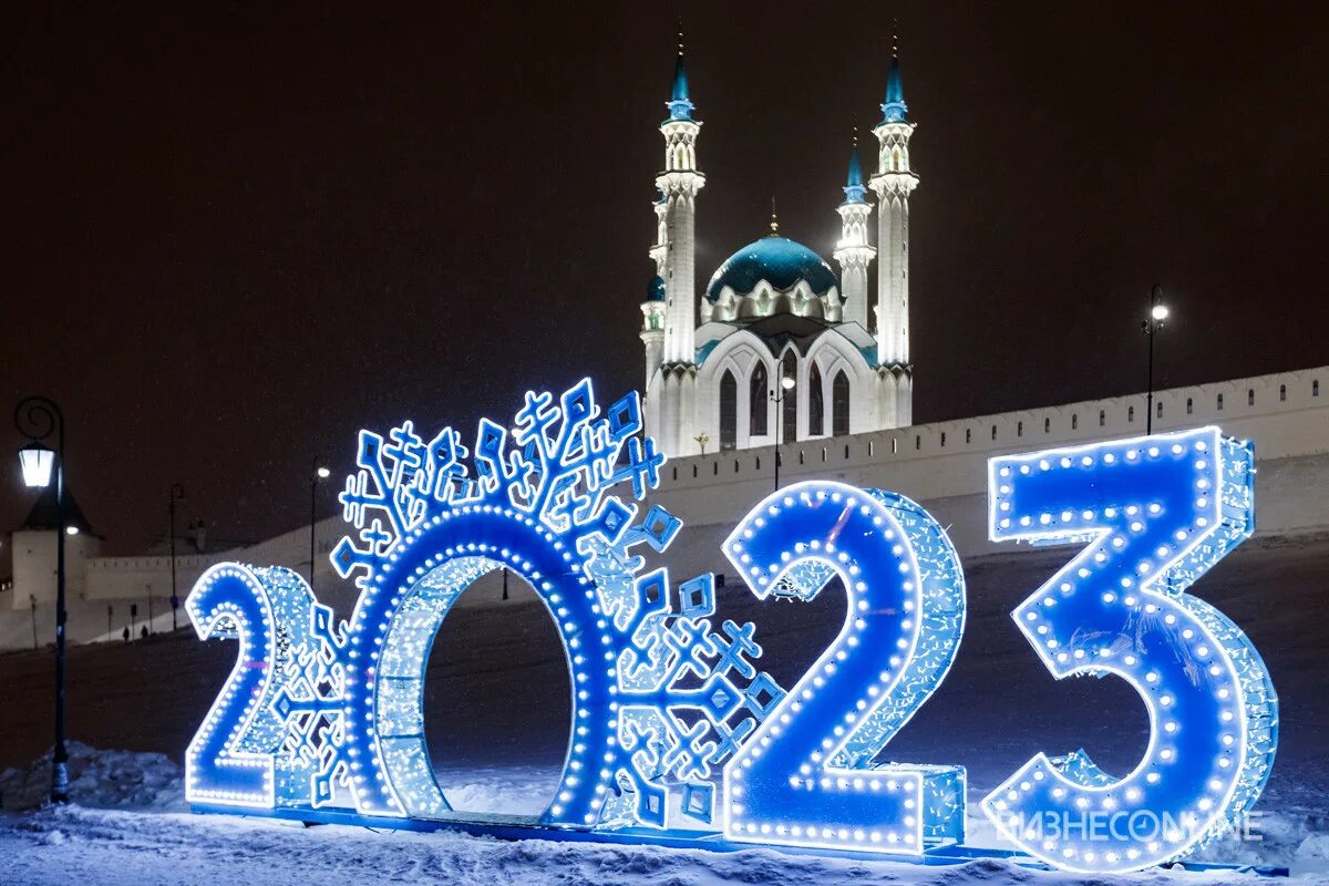 Город казань новогодние праздники. Казань в новогодние праздники. Город казань новогодние праздники. Ледовый городок йошкар-ола. Город казань новогодние праздники.