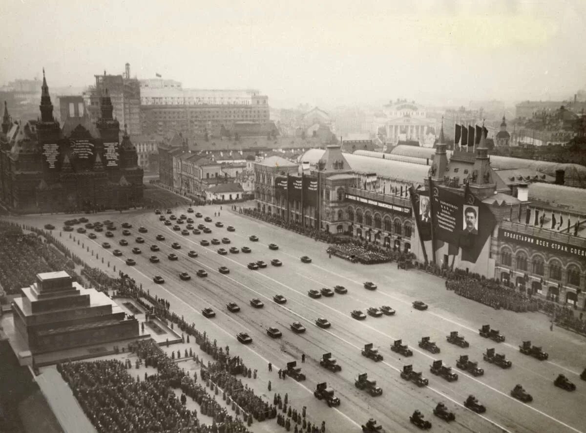 История москвы 1930 года. Красная площадь 1930е. Мавзолей Ленина СССР 1930. Красная площадь Москва 1930. Москва Кремлёвская площадь 1934 год.