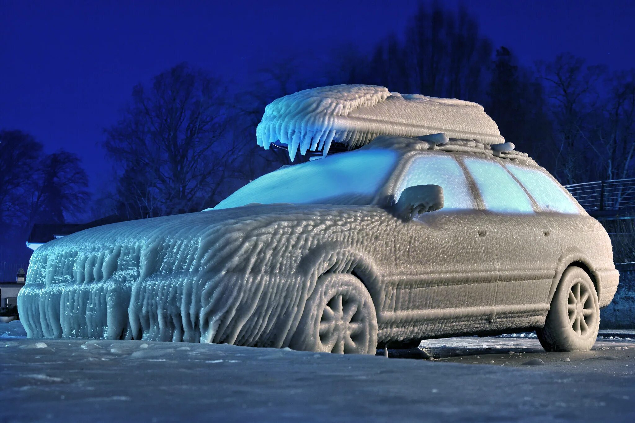 Cold car. Замерзший автомобиль. Автомобиль зимой. Замерзшая машина. Обледенелая машина.