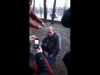 4 издевается