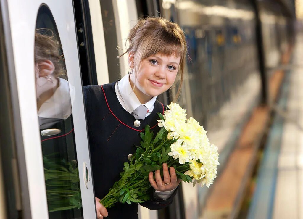 Работница ржд кот. Девушки ржд. Машинист екатерина сергеева. Екатерина сергеева электрички. Работница ржд кот.