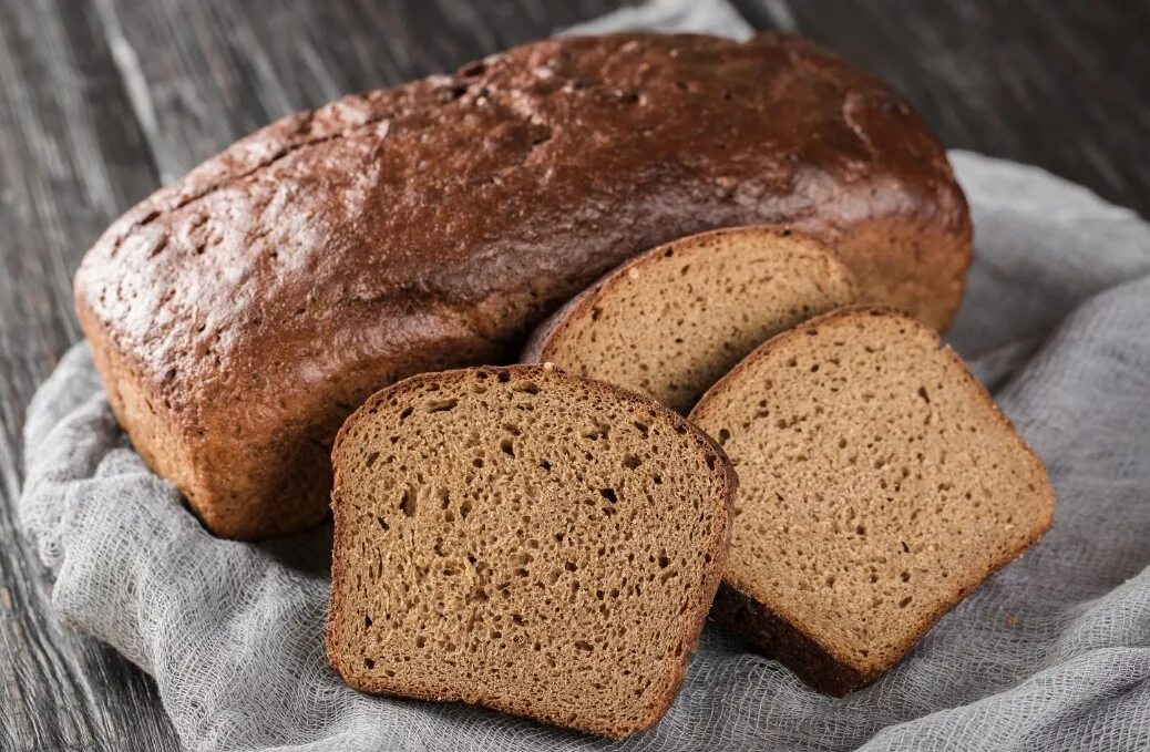 Хлеб на корм животным. Кормовой хлеб. Засохший хлеб. Ржано-пшеничный хлеб. Кремлевский хлеб.