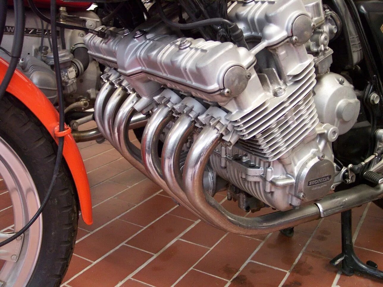 Двигатели мотоциклов honda. 6 Цилиндровый мотоцикл Honda. 4 Цилиндровый мотоцикл Урал. Engine Honda cbx750. Двигатель Урал 750сс.