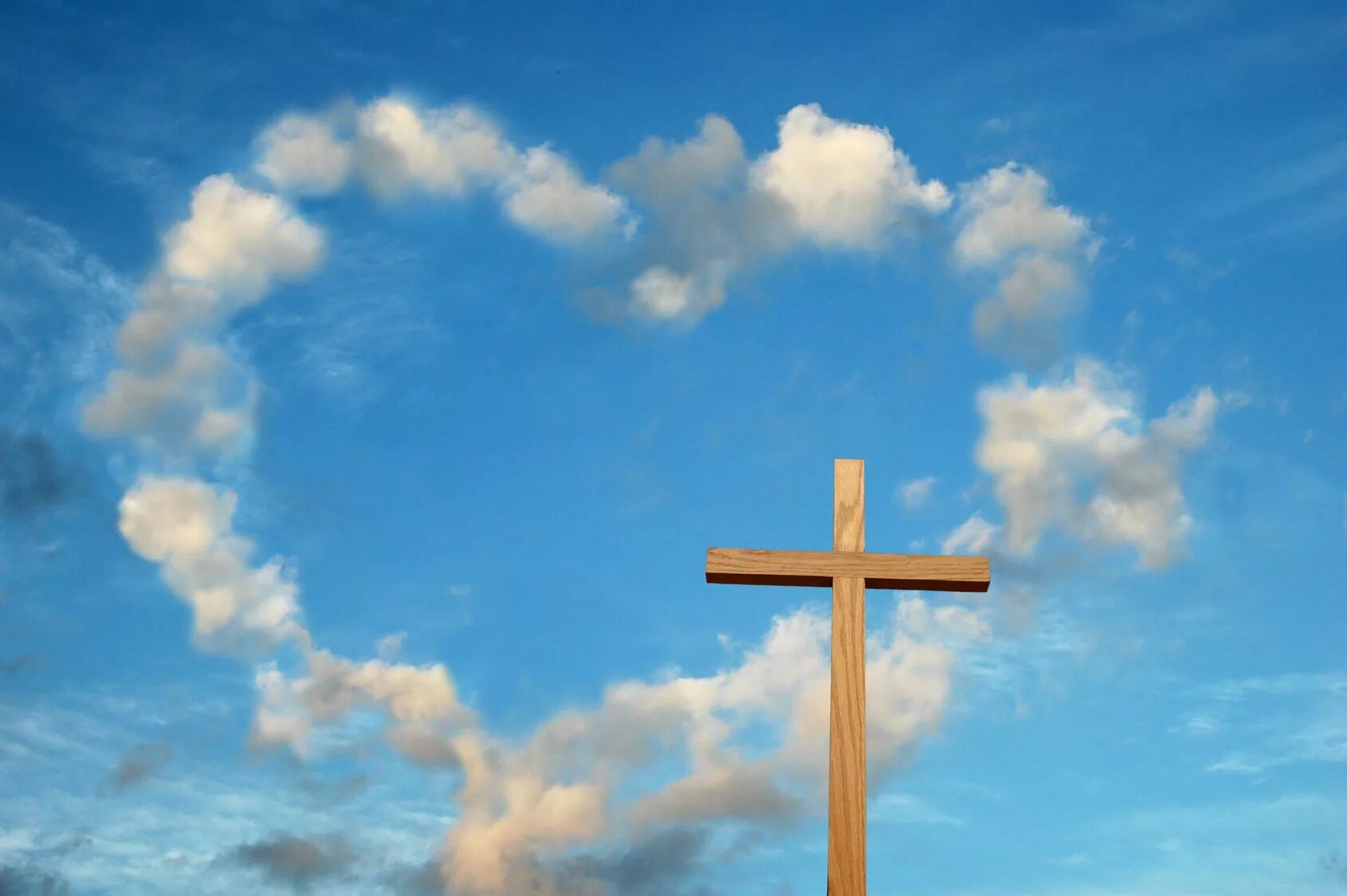 Крест в небе. Крест на фоне неба. Крест Божий. Православный крест на фоне неба.