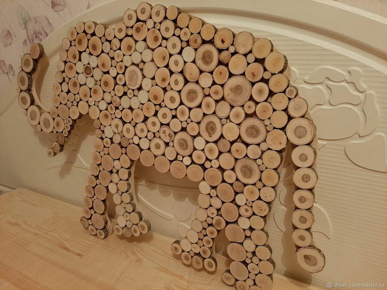 Панно декор слоны. Панно на казанском. Казань сувениры. Панно противостояние орнамент. Шамаиль в доме.