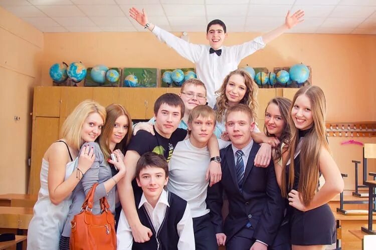 Жизнь в 11 классе. Фотосессия в классе. фотосессия выпускников школы. школьная фотосессия в школе. фотосъемка выпускного в школе.