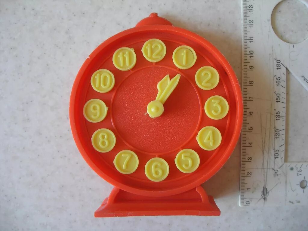 Советская елочная игрушка будильник. Советские игрушки часы. Игрушка часы 80 годов. Советская елочная игрушка часы. Советские игрушки часы.