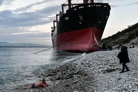 В новороссийске затонуло