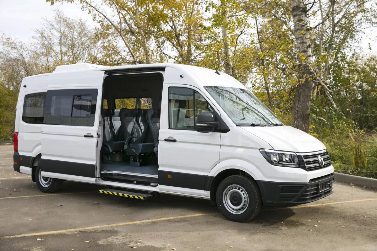 Volkswagen Crafter пассажирский. Volkswagen Crafter белый. Фольксваген Крафтер 2018 пассажирский. Volkswagen Crafter пассажирский 2022. Volkswagen пассажирский