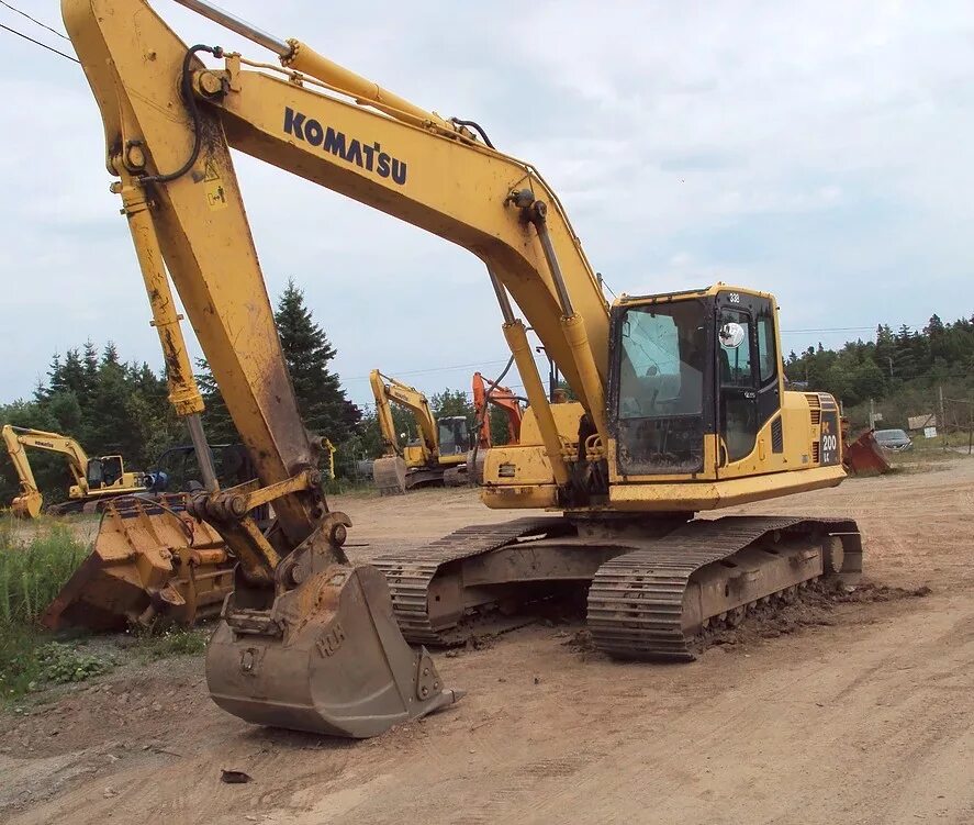 Комацу 200 экскаватор. Гусеничный экскаватор Komatsu pc200. Гусеничный экскаватор Komatsu 200. Экскаватор гусеничный Komatsu pc200lc-8. Экскаватор комацу 200