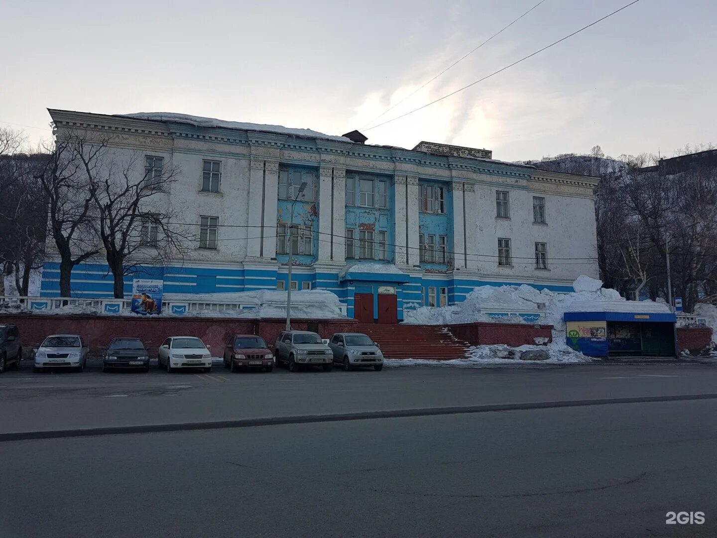 Дом офицеров 12 апреля. Дом офицеров флота петропавловск-камчатский. площадь щедрина 2 петропавловск-камчатский. площадь щедрина 1 петропавловск-камчатский.
