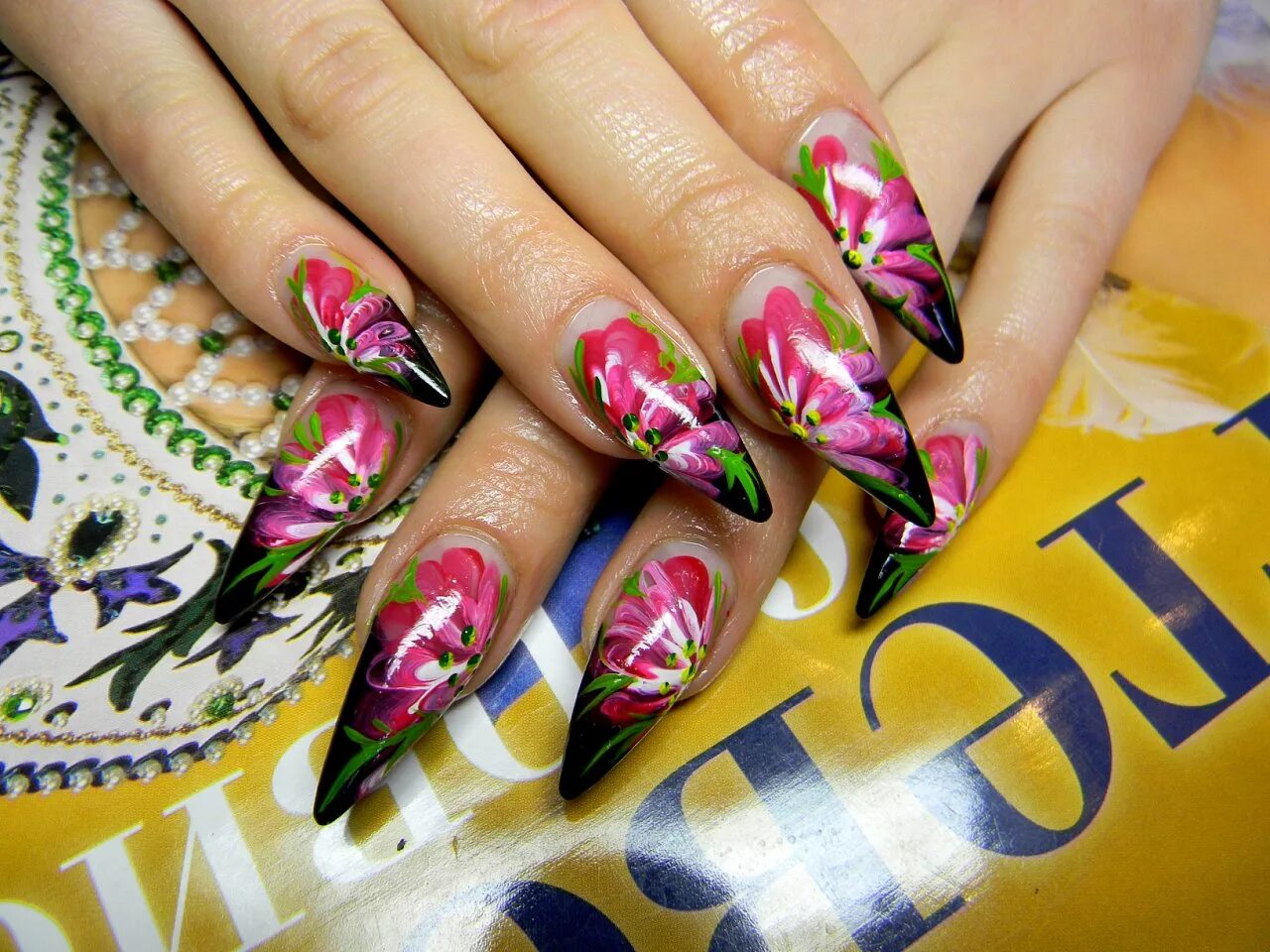 Painting nails. Маникюр китайская роспись. Китайская роспись на ногтях. Маникюр художественная роспись. Френч с китайской росписью.