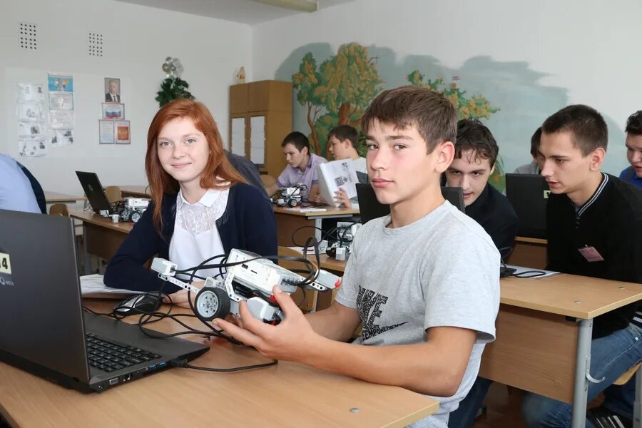 виды дистанционного обучения. дистанционное обучение в школе. дистанционные технологии презентация. формы дистанционного обучения. преподаватель дистанционно.