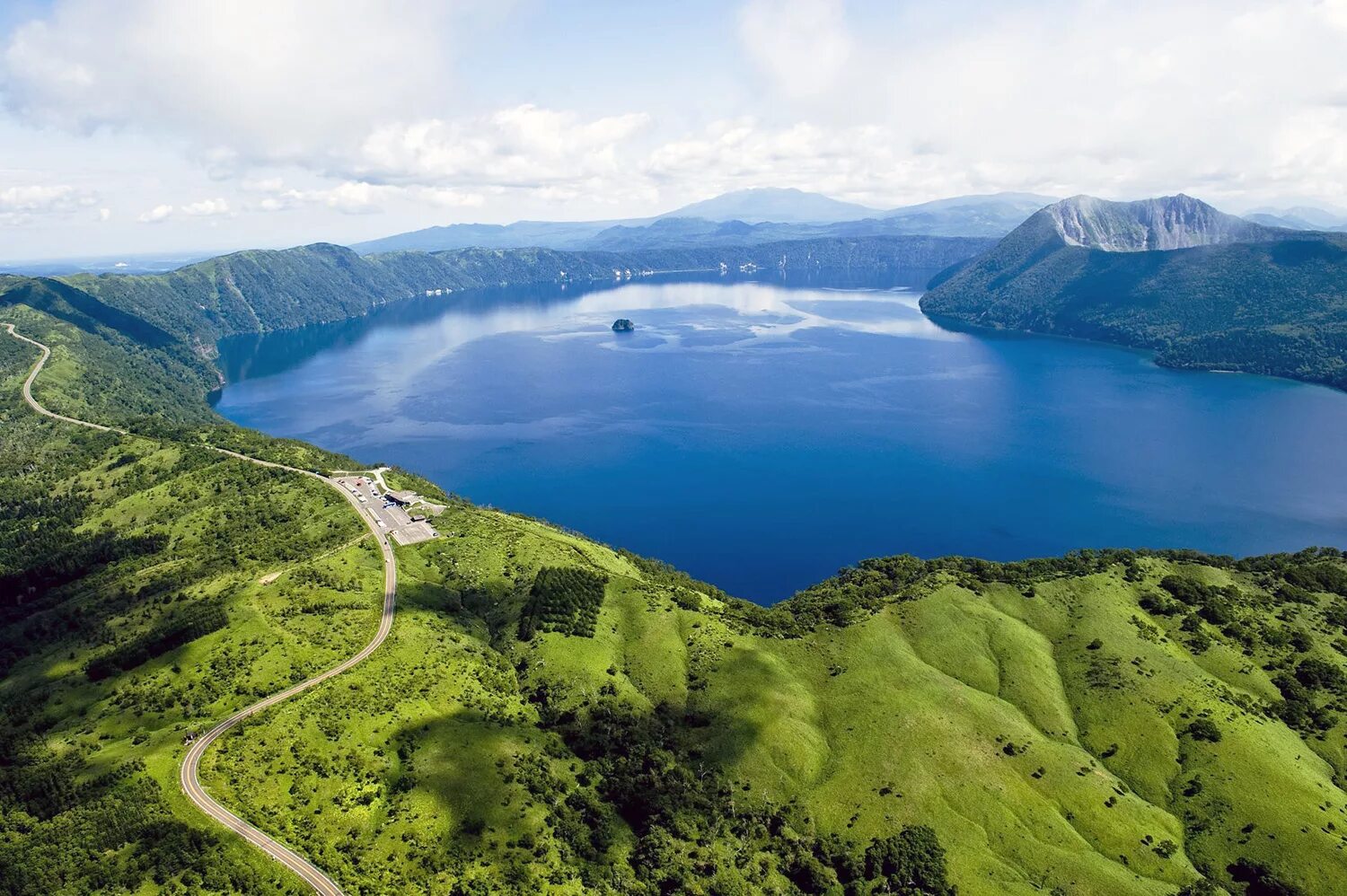 Остров Хоккайдо Япония. Озеро Масюко Япония. Озеро Хоккайдо Япония. Озеро ТОЙОНИ Хоккайдо, Япония.