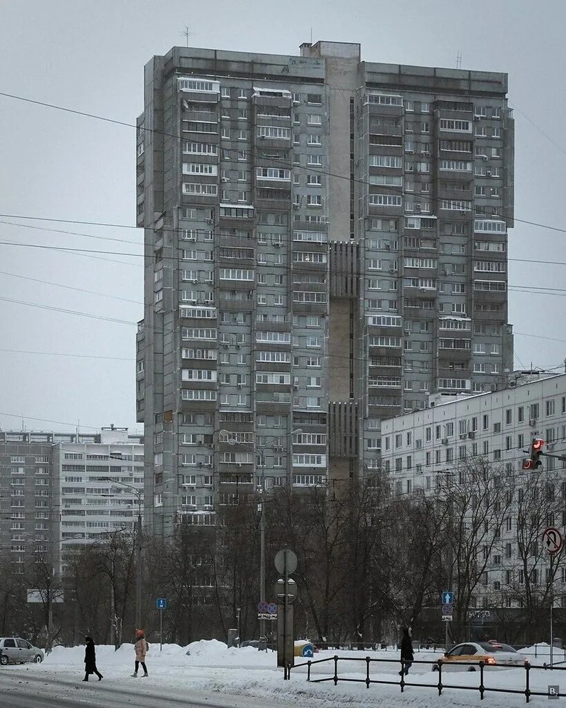 Первый панельный. Советский монолитный небоскреб в Чертаново. Монолитный небоскреб в Чертаново 1986. Советский небоскреб в Чертаново 1986. Советский брутализм Чертаново.