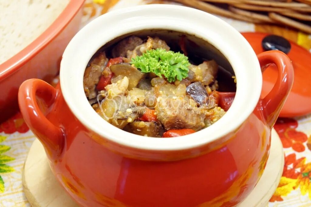 Чанахи с говядиной. Жаркое в горшочках. Жаркое в горшочках в духовке. Мясо в горшочках с картошкой. Мясо в горшочках с картошкой в духовке.