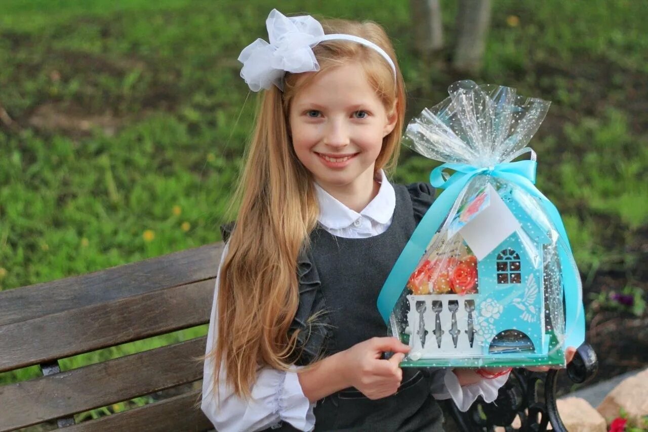 Маленькие подарочки для девочек. Подарки для детей. Подарок на день рождения. Марта в школе. Интересные подарки для девочек.