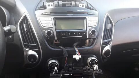 Снять магнитолу ix35