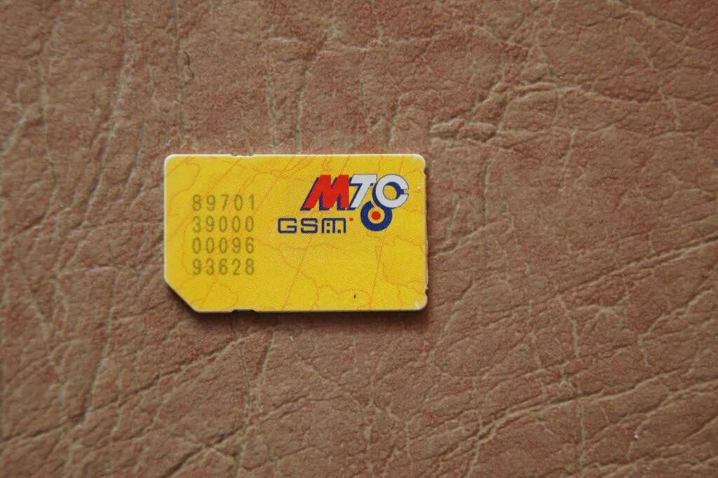 Желтая карта на 7 карте. Симка МТС 2001 года. Старые сим карты. Желтая Симка МТС. Сим карта МТС.