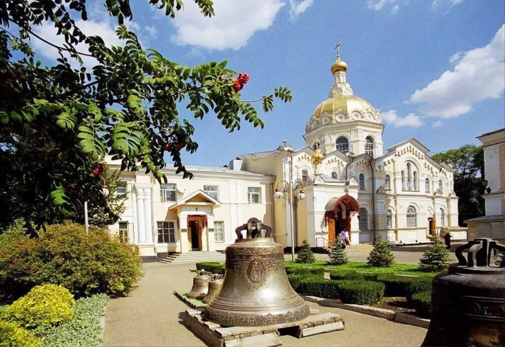 Фото ставропольский. Храм Андрея Первозванного Ставрополь. Андреевский собор Ставрополь. Андреевский кафедральный собор города Ставрополя.. Достопримечательности Ставрополя Андреевский кафедральный собор.