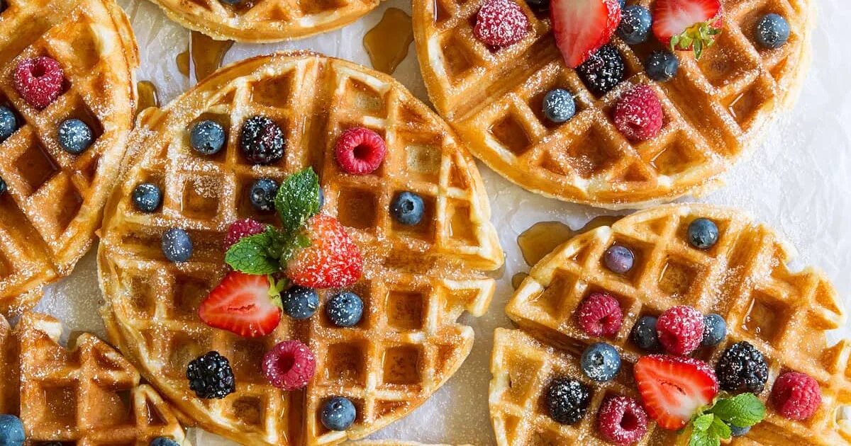 Международный день вафель 25. День вафель. International Waffle Day. С днем вафли гиф. Eat Waffles artist.