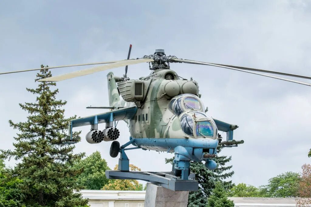 Верт 24. Ми 24 арсеньев. роствертол ми 24 на памятнике. ми24 вертолет памятник в люберцах. памятник вертолёту ми-24 арсеньев.
