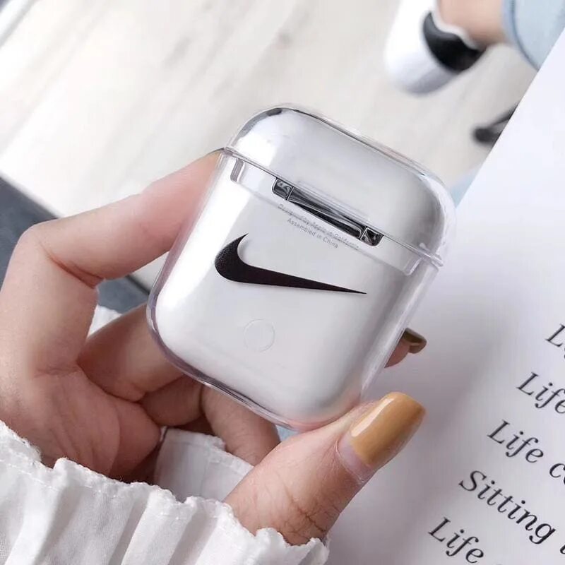 Чехол на аирподс 2. Кейс аирподс 2. Аирподсы чехол найк. Кейс для AIRPODS 2 Nike.