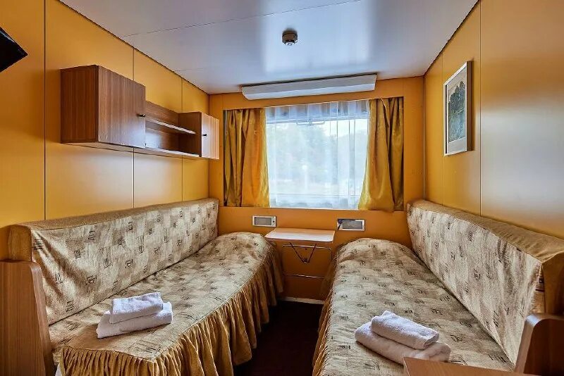 Федор достоевский теплоход 2022. Теплоход "федор достоевский" (проект 301). Детский клуб на теплоходе. Теплоход федор достоевский каюты люкс. Теплоход достоевский каюты.