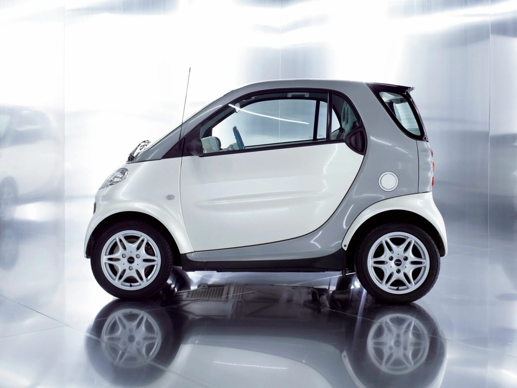 Купить смарт сити. Smart Fortwo 1998. Smart Fortwo 2000. Смарт Fortwo Coupe. Smart Fortwo 1 поколение.