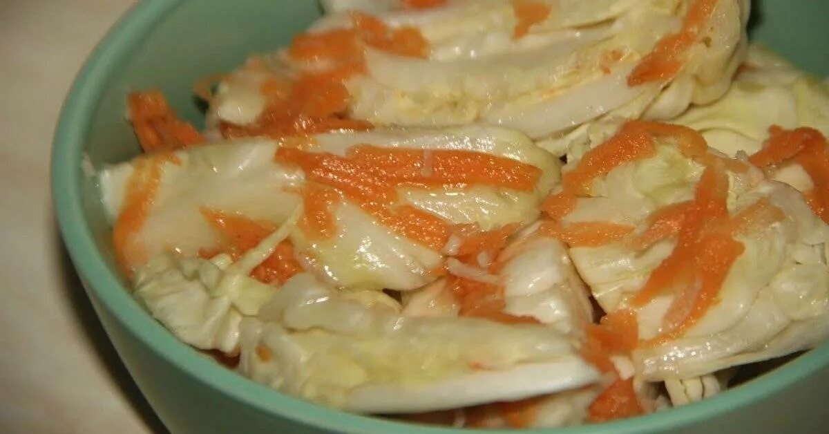 Капуста быстро с чесноком. Капуста острая кусочками. капуста острая кусками. острая капуста с морковью и чесноком. соленые капуста острая.