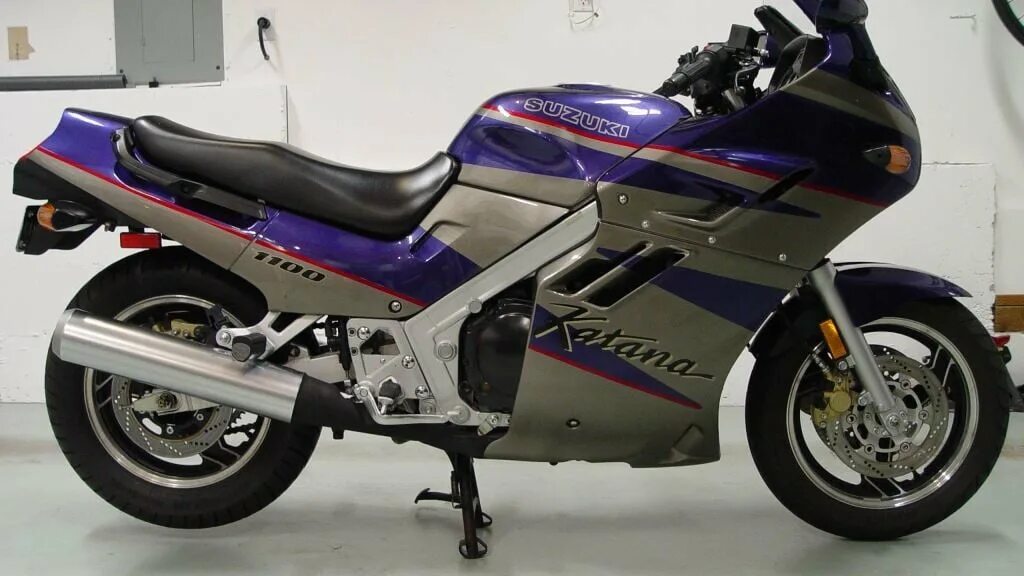 Suzuki gsx 1100. Suzuki gsx 1100. Мотоцикл suzuki gsx 1100 f. Suzuki gsx-r 1100 w. Сузуки катана мотоцикл gsx 1100.