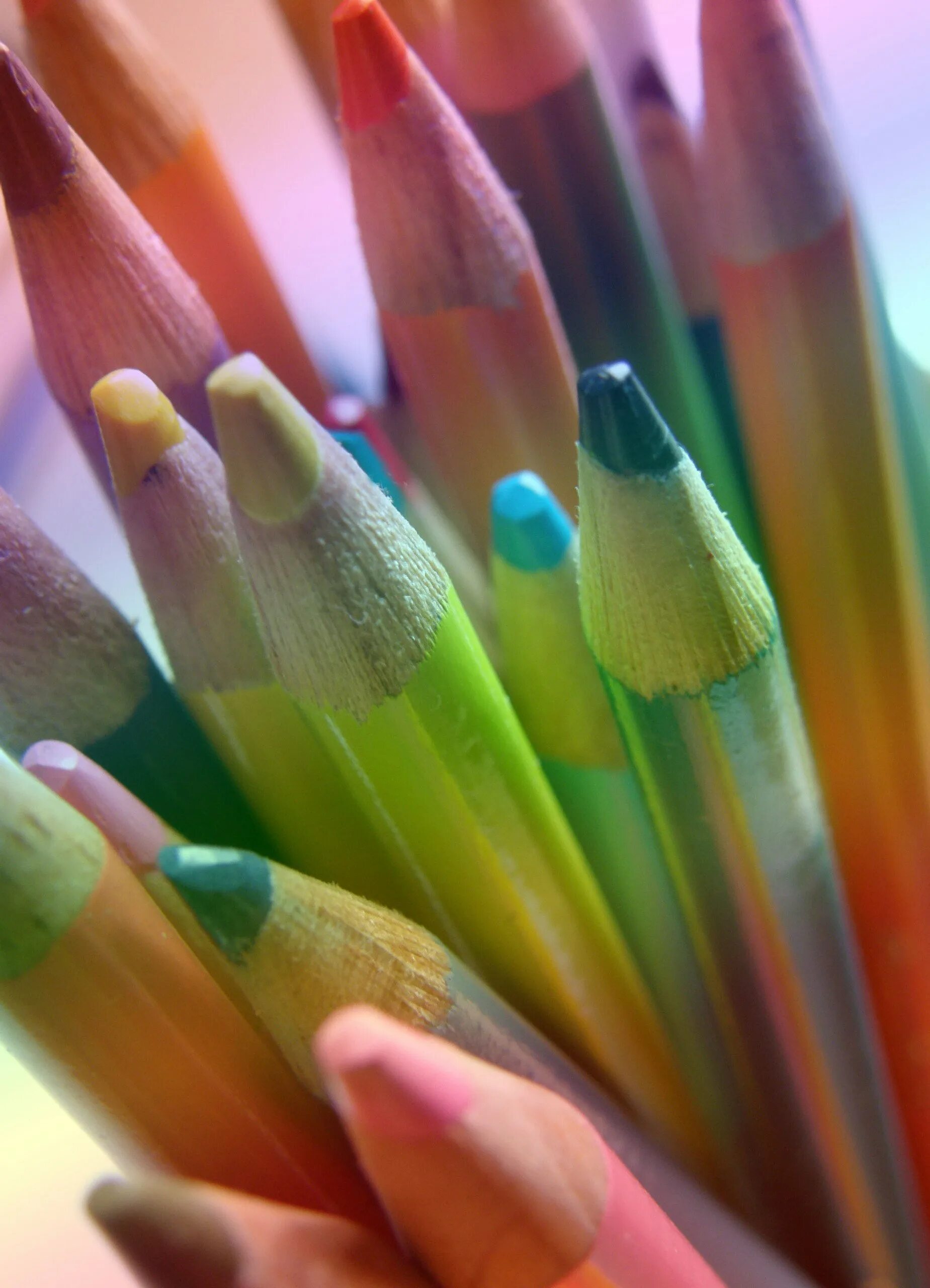 Карандаши цветные. Красивые карандаши. Красивые цветные карандаши. Красиво карандашом. День цветных карандашей картинки