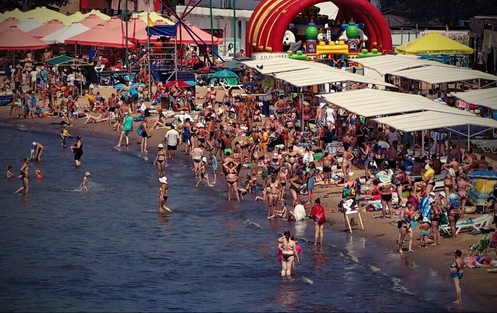 Пляжи Анапы 2023. Анапа пляж. Анапа пляж люди. Отдыхающие в Анапе. Ехать ли в анапу в 2024