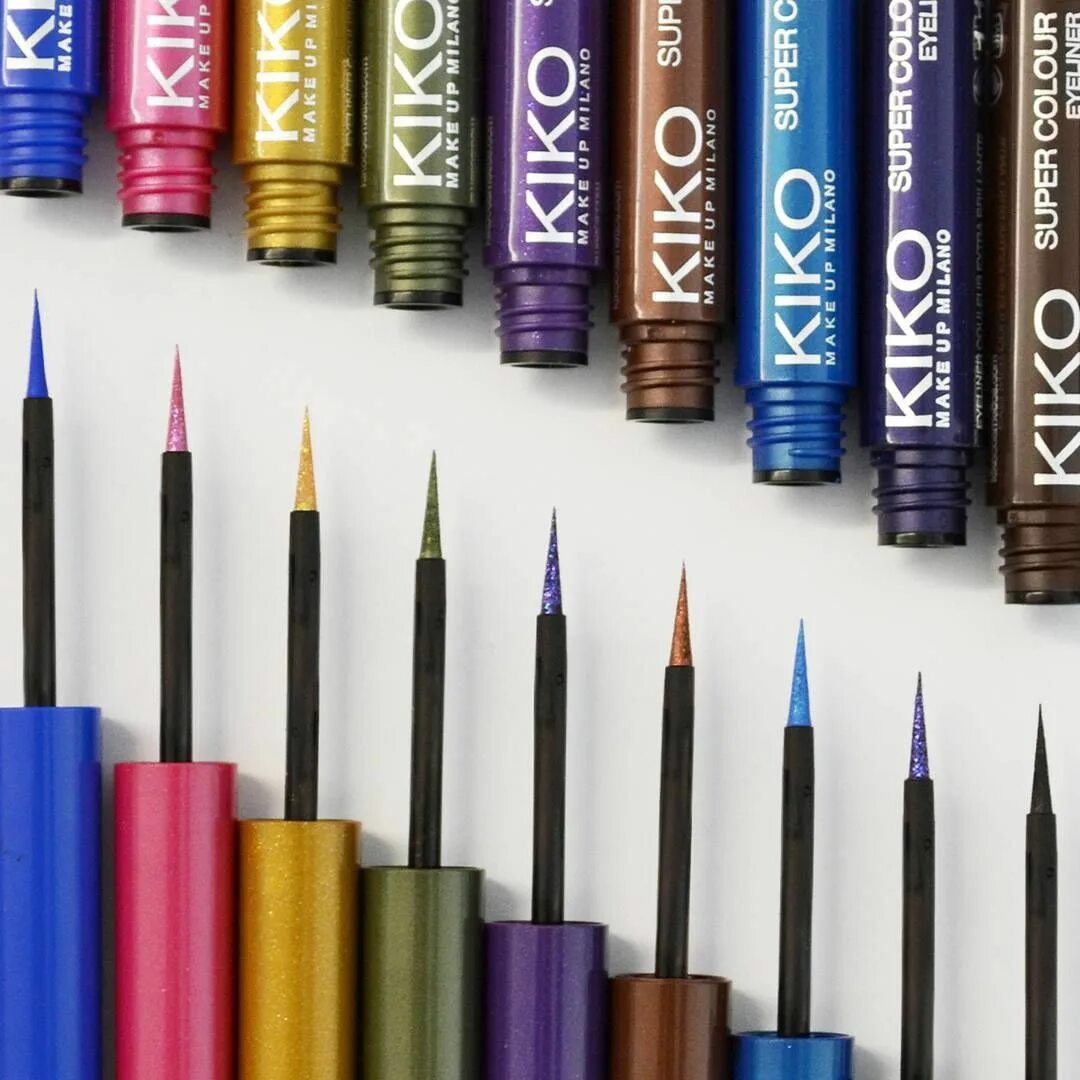 Color eyeliner. Подводка Кико. Подводка Кико Милано. Kiko Milano подводка для глаз. Цветная подводка.