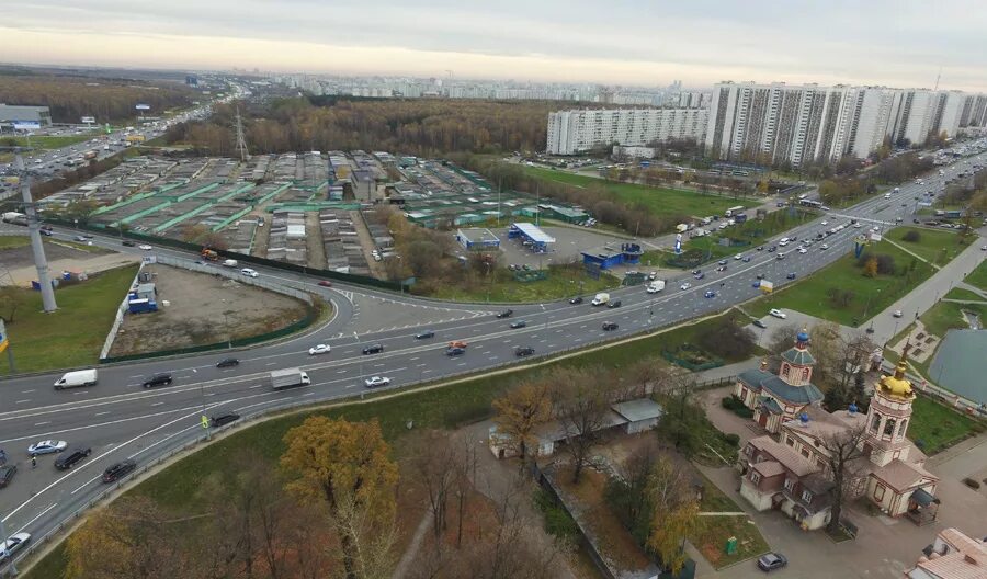 Центральный на дмитровском шоссе. МКАД Алтуфьевское шоссе. Храм на Алтуфьевском шоссе возле МКАД. Алтуфьевское шоссе районы. Алтуфьево,Бибирево,Лианозово.