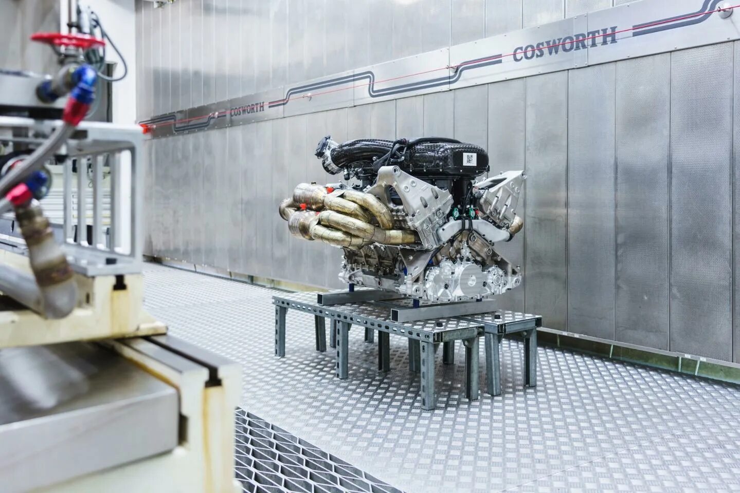 10 000 л с. Aston Martin Valkyrie v12. Aston Martin Valkyrie двигатель. Aston Martin Valkyrie engine. Engine v12 Aston Martin Valkyrie.
