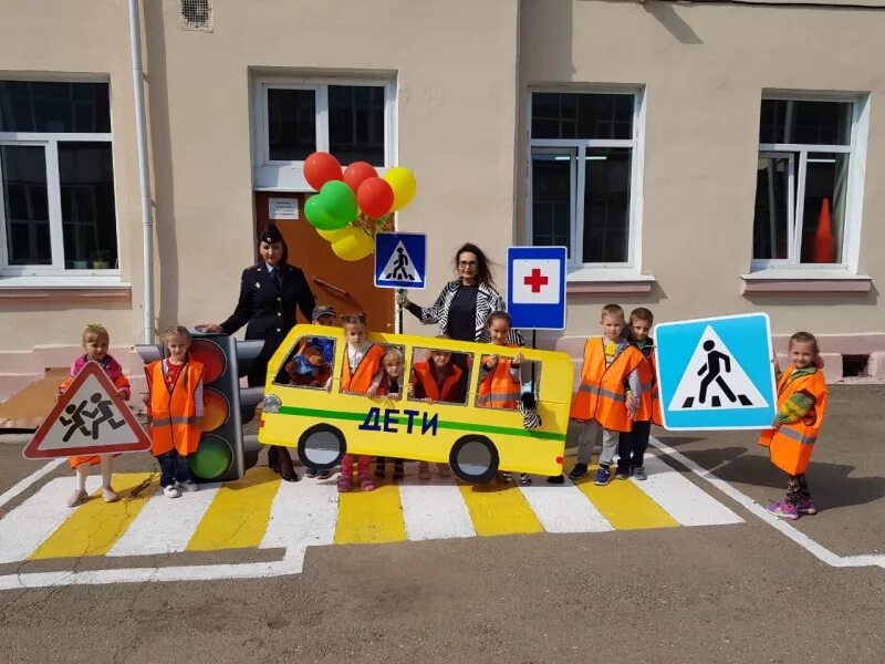 Шагающий автобус. Акция шагающий автобус. Акция шагающий автобус в школе. Акция шагающий автобус в ДОУ. Шагающий автобус акция ГИБДД В детском саду.