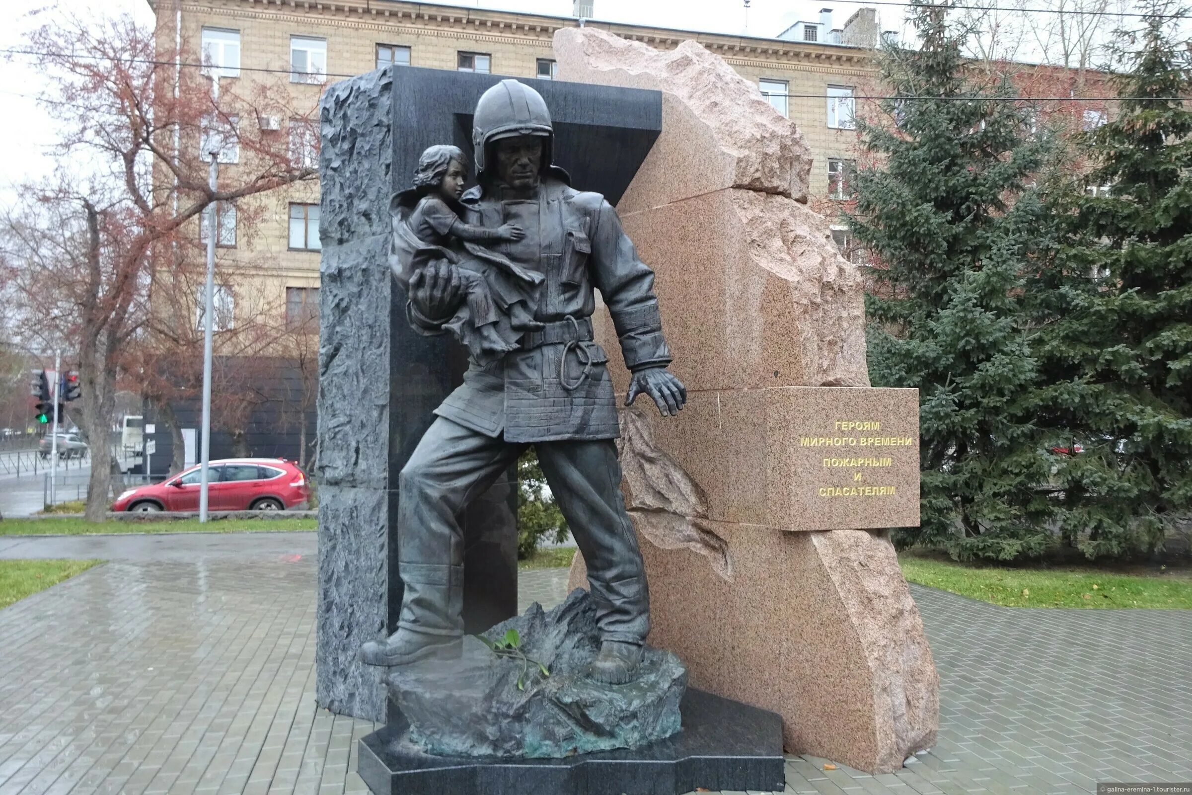 памятник пожарным и спасателям