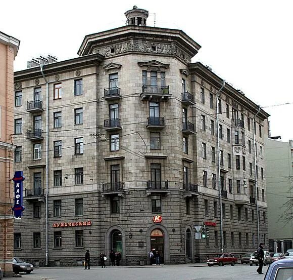 Дом сказка санкт петербург фото СЕМЬ БАШЕН ПЕТЕРБУРГА Изюминку горизонтальному ландшафту Петербурга придают один